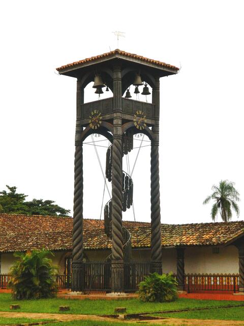 Der Glockenturm der Kirche