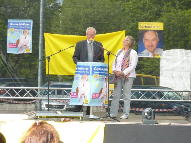 Gesine Meißner und Dieter Palm eröffnen das Fest.
