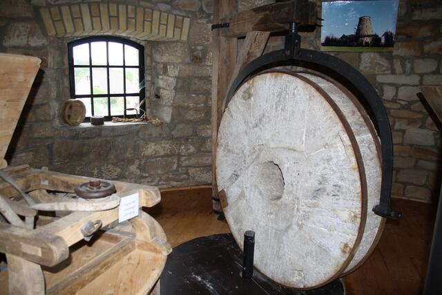 Steinkran mit Mühlstein