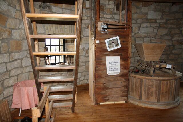 historische Holztreppe, Elevator, Steinmahlgang