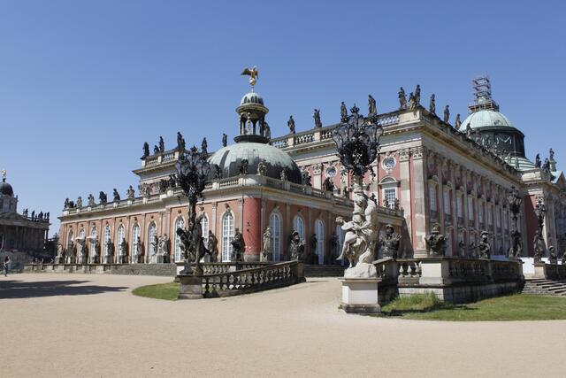 Neues Palais von der Seite
