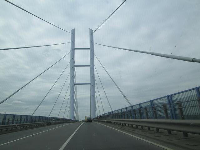 Über die Brücke wieder Richtung Hamburg......