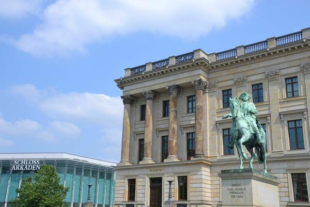Neu trifft "alt" - Schloss-Arkaden am Braunschweiger Schloss (Foto: Katja Woidtke)
