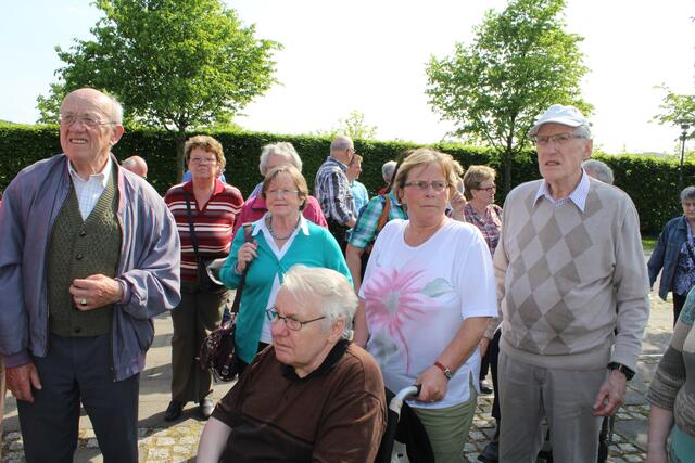 Warten auf die Panoramabahn im Elbauenpark