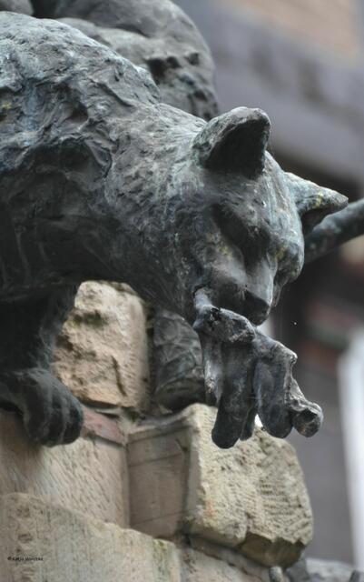 Detail Katzenstele (von Siegfried Neuenhausen) in Braunschweig (Foto: Katja Woidtke)