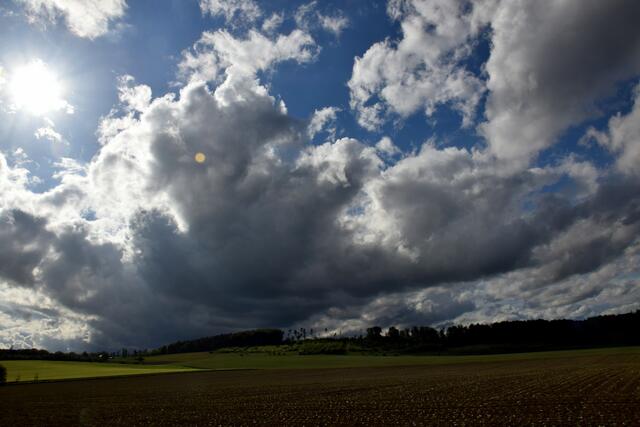 sah es aus, als wollten die Wolken auf die Erde fallen!