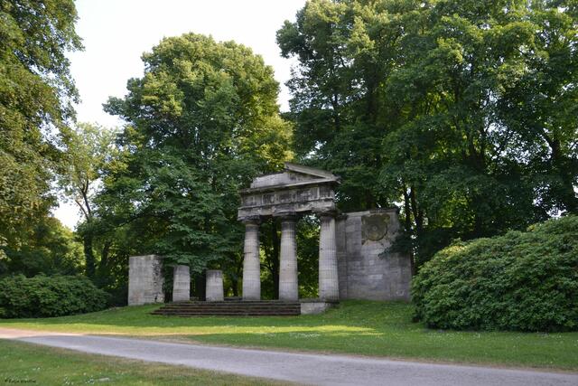 Säulenportikus im Bürgerpark Braunschweig (Foto: Katja Woidtke)