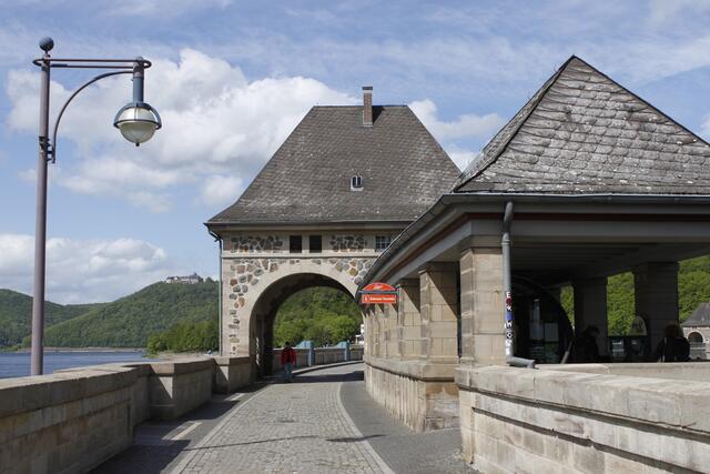 Sperrmauer und Edersee Touristik