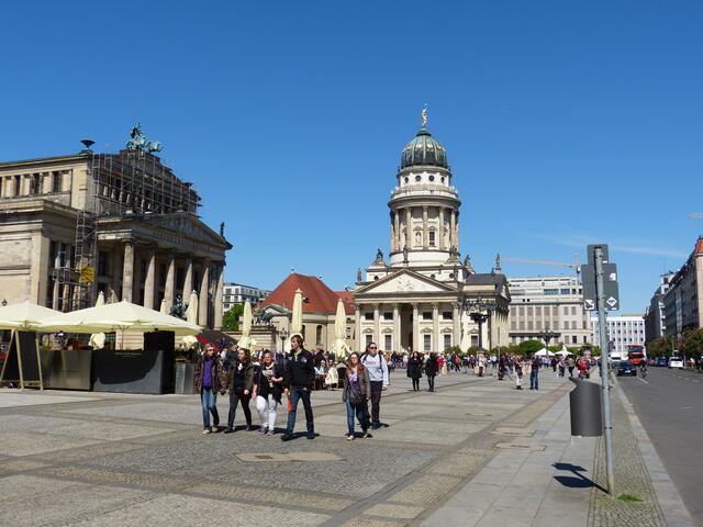 Links liegt das Hilton,in der Bildmitte Schauspielhaus und Deutscher Dom.