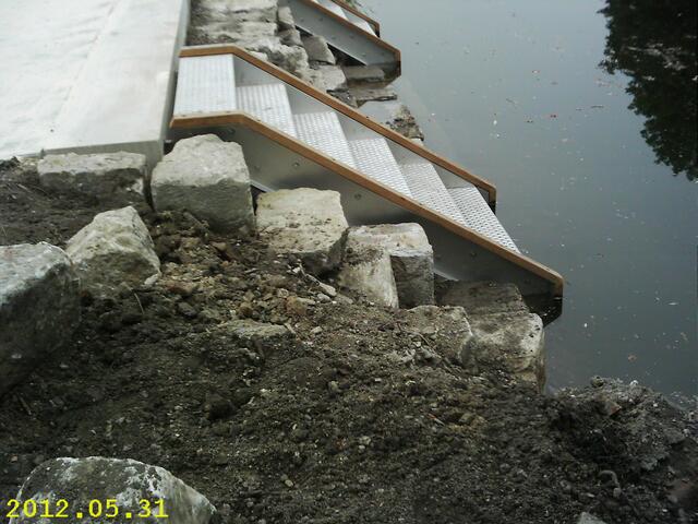 Gronau: Kanu-Ufertreppe (An-Ableger) an der Leineinsel "Großer Kanian" mit Lachszuchtzentrum und Fitnesscenter. 200m bis zur Altstadt.         Kanu Touren im LeineLand…:
http://www.myheimat.de/hannover-mitte/freizeit/kanu-touren-im-leineland-auf-nebenfluessen-innerste-und-rhume-ab-hannover-nach-ost-und-west-oder-auf-aller-und-weser-bis-zur-nordsee-d2486258.html