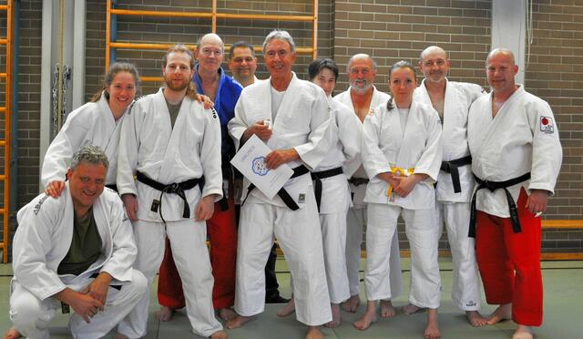 Die neue Dopnnerstagsgruppe im SCUG mit dem Geehrten