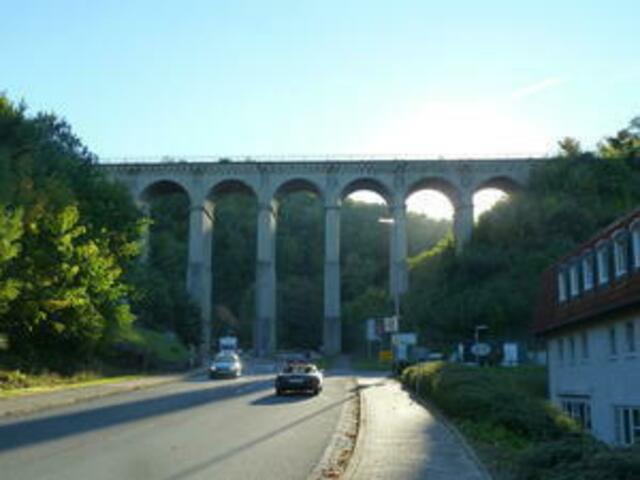 Greene: LeineLand Bahn Viadukt.     Kanu Touren im LeineLand…:
http://www.myheimat.de/hannover-mitte/freizeit/kanu-touren-im-leineland-auf-nebenfluessen-innerste-und-rhume-ab-hannover-nach-ost-und-west-oder-auf-aller-und-weser-bis-zur-nordsee-d2486258.html | Foto: unbekannt