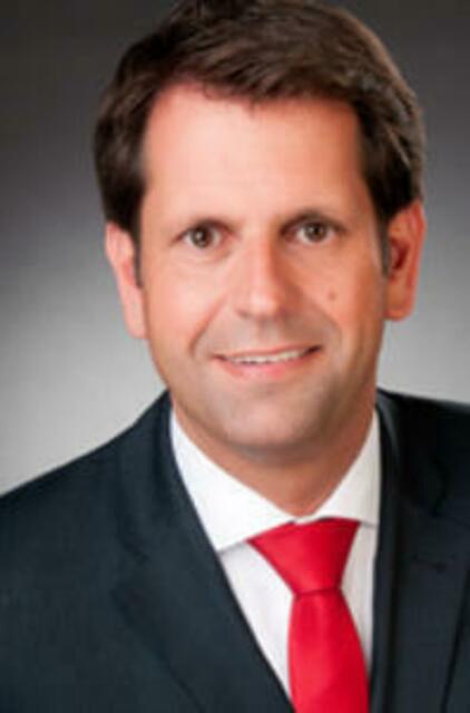 Olaf Lies, Wirtschaftsminister NDS 2013: Zuständig neuerdings auch für die Tourismusentwicklung! Meinen Antrag zum Bau von Kombi-Kanu-Fischpässen bei der Erfüllung der EU-WRRL Auflagen erhielt er am Freitag, 6.12.13 10:57. BISHER OHNE ANTWORT! _http://www.myheimat.de/hannover-mitte/politik/lein...  _ Vorbildlich für’s LeineLand _ 
http://www.fuerstenberger-seenland.de/fuerstenberg-paddeln.html | Foto: NDS Regierung