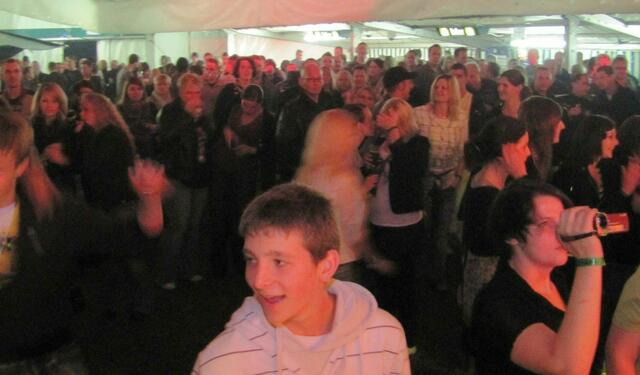 Mit guten Freunden feiern - so war es bei der Kirmes im Jahre 2010 und so soll es auch in diesem Jahr wieder sein !