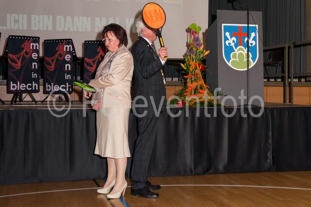 "Ich bin dann mal weg!" - Nach 12 Jahren Amtszeit als Bürgermeister für Friedberg verabschiedet sich Dr. Peter Bergmair als Friedbergs Rathaus-Chef. Fragen zum Eheleben beantworteten Johanna und Peter Bergmair mit Bravour