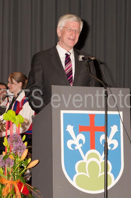 "Ich bin dann mal weg!" - Nach 12 Jahren Amtszeit als Bürgermeister für Friedberg verabschiedet sich Dr. Peter Bergmair als Friedbergs Rathaus-Chef. Der ebenfalls aus dem Amt scheidende Landrat Christian Knauer bei der Abschiedsrede