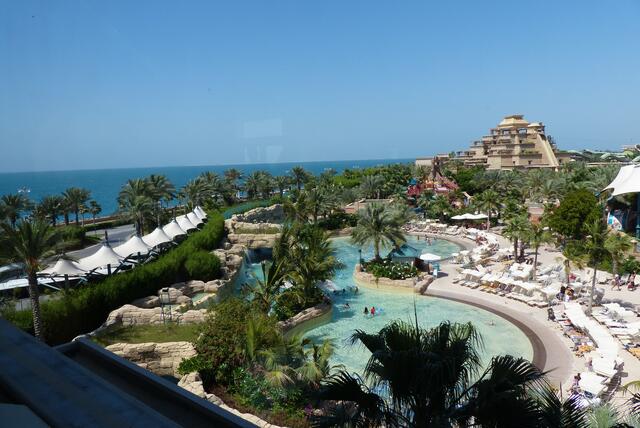 Hotels, Meer, Pools, Palmen, Sonnenschein ... was will man mehr im Urlaub ......