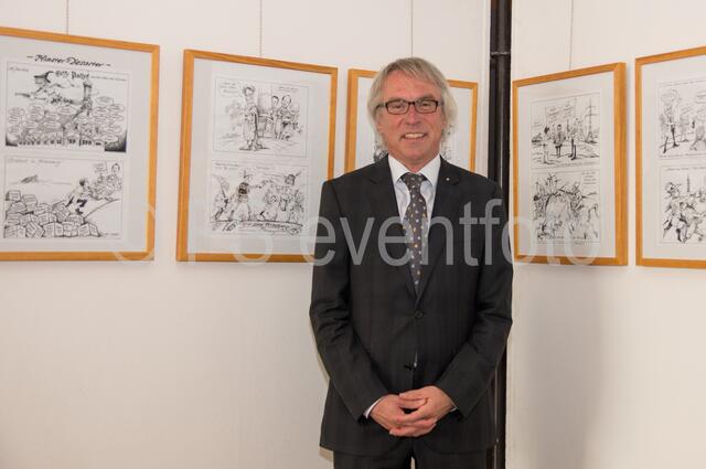 "Ich bin dann mal weg!" - Nach 12 Jahren Amtszeit als Bürgermeister für Friedberg verabschiedet sich Dr. Peter Bergmair als Friedbergs Rathaus-Chef. Karikierte Rückblicke auf die Amtszeit, gezeichnet von Anton Oberfrank