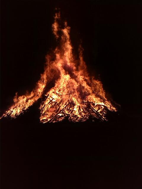 Osterfeuer in Stausebach
