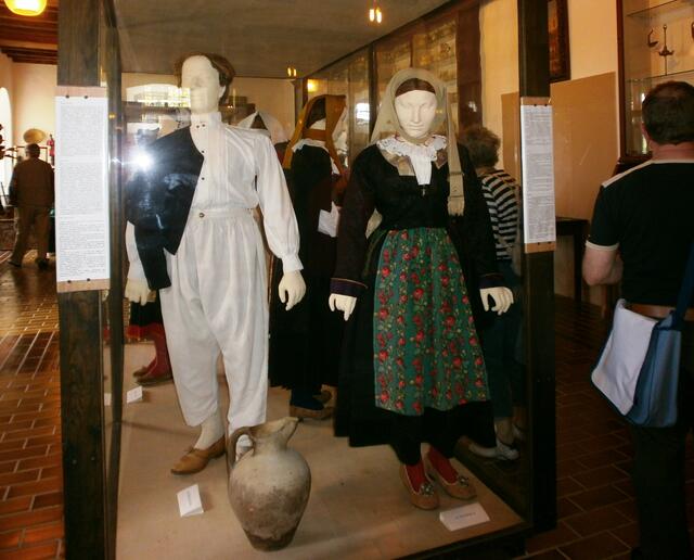 ein ethnografisches Museum. In ihm sind auch alte Trachten von Fischern und Bauern der Insel Krk ausgestellt.