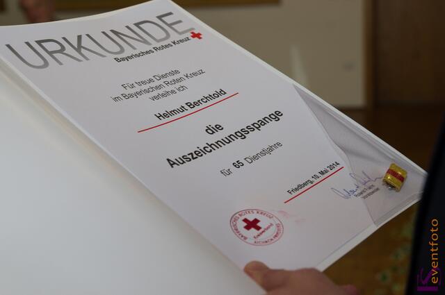 Bayerisches Rotes Kreuz (BRK) Aichach-Friedberg - Ehrung für Helmut Berchtold. 65 Jahre im Dienst für die Menschen
