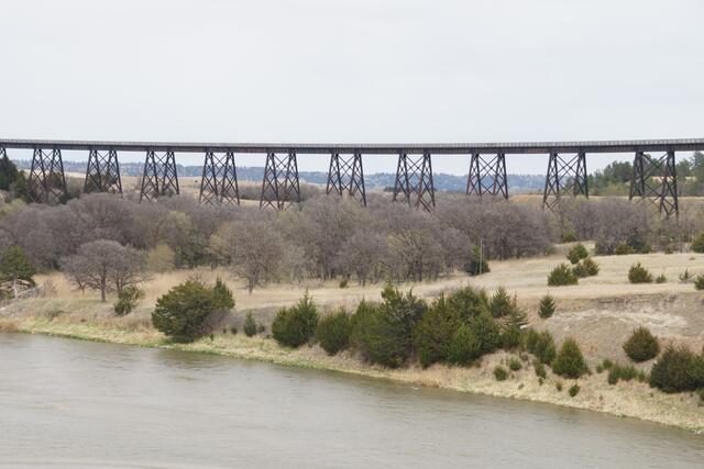 historische Eisenbahnbrücke kurz vor Valentine