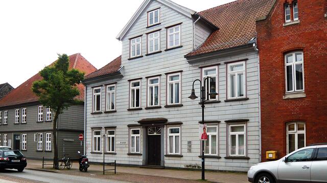 Für die Volljährigkeitsfeier des Kronprinzen hatte August Wolff sein Wohnhaus in der Langen Straße vergrößert und einen zentralen Raum im Obergeschoss als Königssaal ausbauen lassen.