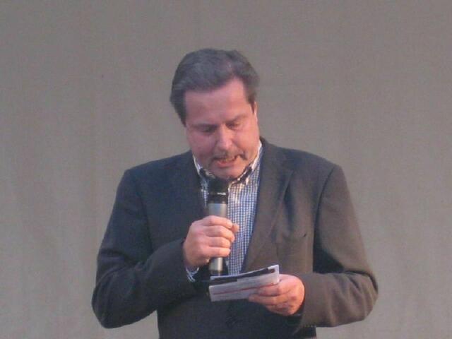 Der Vorsitzende von "Wir aus Rain" Herr Dorn begrüßte die Gäste....