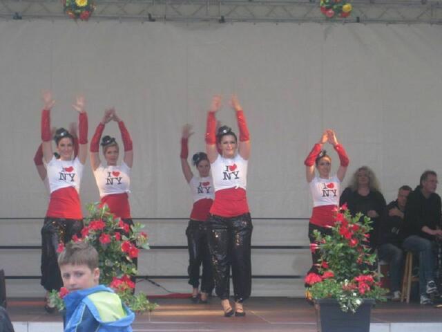 Tanzgruppe aus Holzheim .... eine Homage an New York