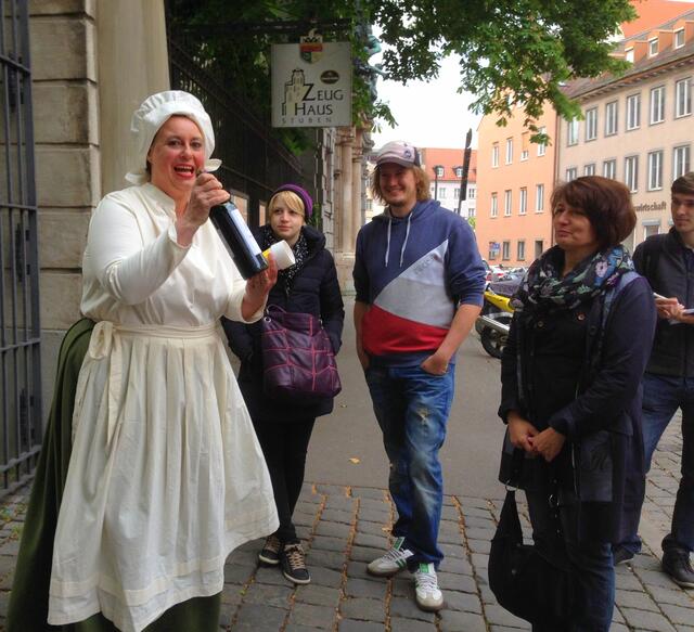 ... die Magd Anna Midel ...