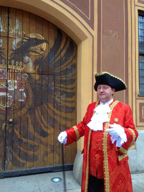 Vor dem Stadtpalast der Fugger