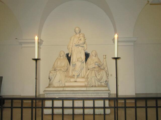 Bildnis;  Eingang zur Gruft.