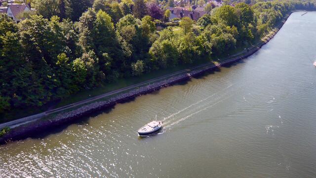 Der Nord-Ostsee-Kanal, gesehen von der Levensauer Hochbrücke
