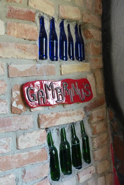 Ehrerbietung an den Erfinder des Bieres: Gambrinus