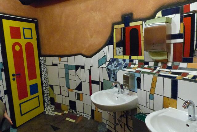 WC in Hunderwasser - ART