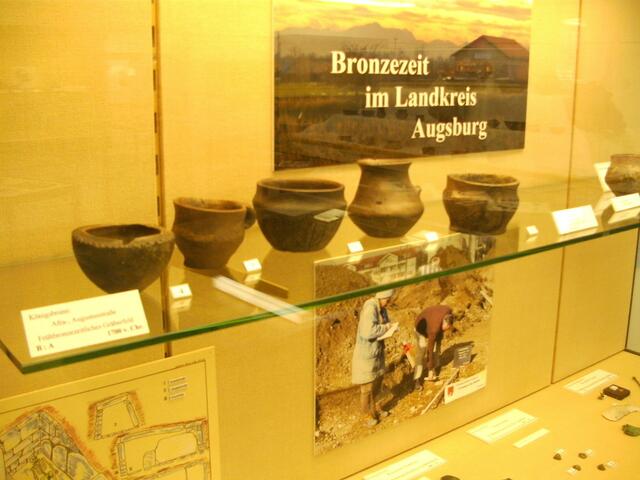 Ausstellungsvitrine im Museum Königsbrunn