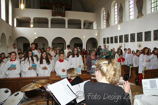 Die Kirche war gut gefüllt mit den 130 Ministranten und den Helfern
