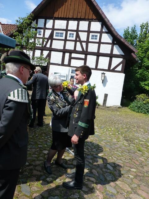 Finn Haster erhält den Mennecke-Orden