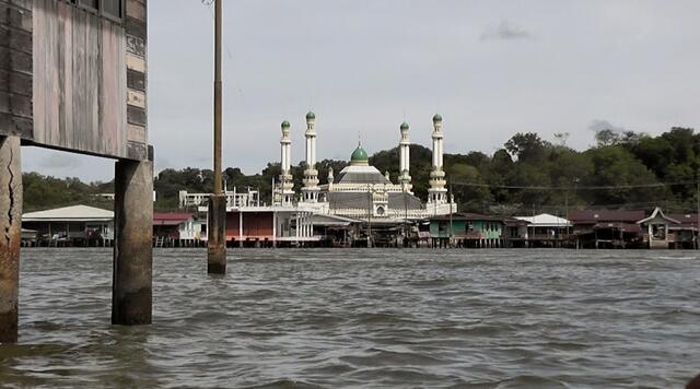 Moschee des Pfahldorfes: Istana Darul Hana