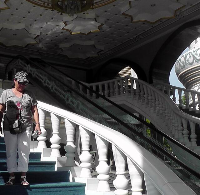 Eingang zur Jame’Asr Hassanal Bulkiah Moschee