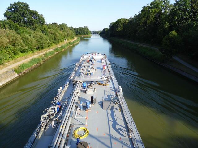 Im Stadtbereich von Hannover ist der Kanal auf einer Länge von 20 Kilometern als grünes Naherholungsgebiet angelegt.
