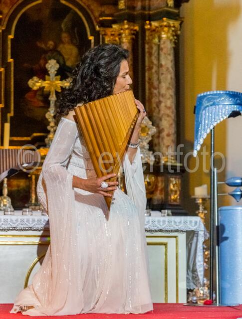 Daniela dé Santos - die Königin der Panflöte - Konzert in der Schlosskapelle auf Schloss Blumenthal in Aichach