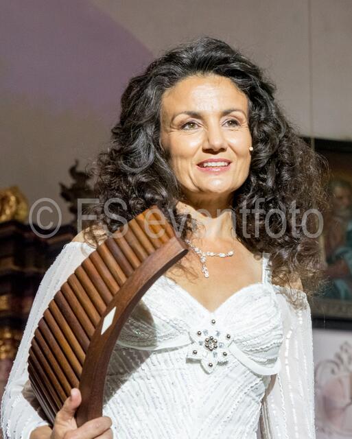 Daniela dé Santos - die Königin der Panflöte - Konzert in der Schlosskapelle auf Schloss Blumenthal in Aichach