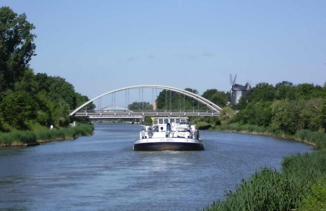 Die Buchholzer Mühle kündigt den gleichnamigen Stadtteil an.