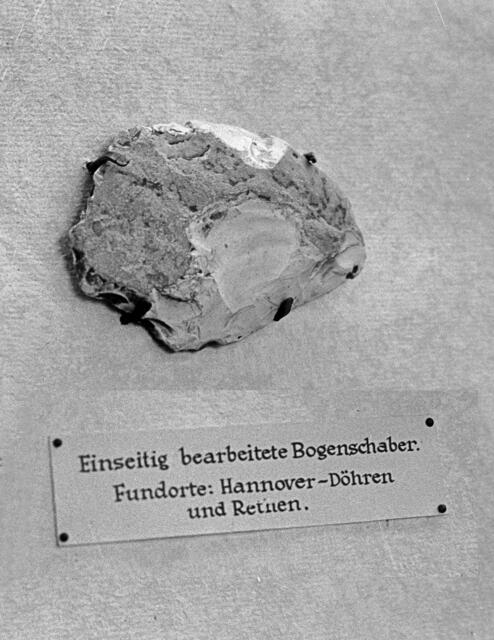 Steinwerkzeuge aus der Leineaue. In den 80ger Jahren durfte ich mit freundlicher Genehmigung des Nds. Landesmuseums Hannover die historischen Schätze fotografieren.
