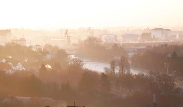 Von dort auch der Blick zum Lindener Hafen.