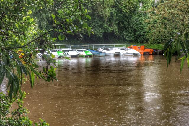 Marburger Hafenfest - Die Flotte liegt wegen Regenwetter noch vor Anker.