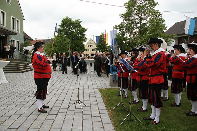 der Vorplatz füllt sich langsam