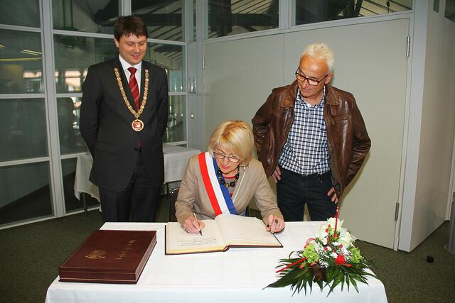 Eintrag in das Goldene Buch des Markt Meitingen