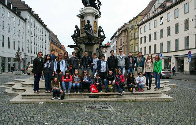 die Jugendgruppe aus Pouzauges in Augsburg